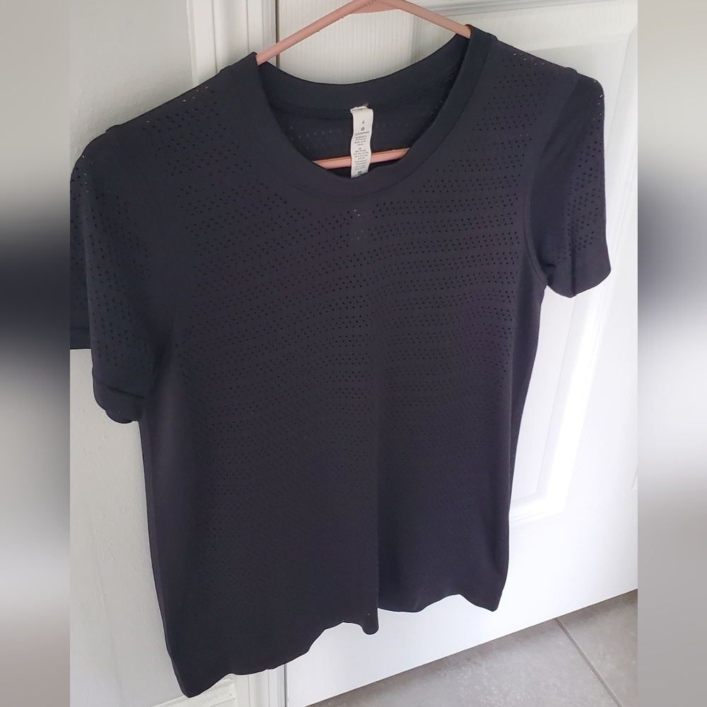 Lululemon Breeze by short sleeve top Black